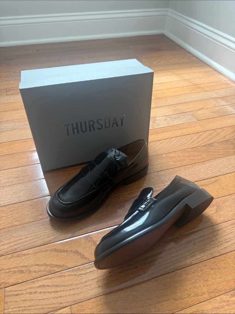 Never worn - Thursday Boot Company - Womens Black Leather Penny Loafers